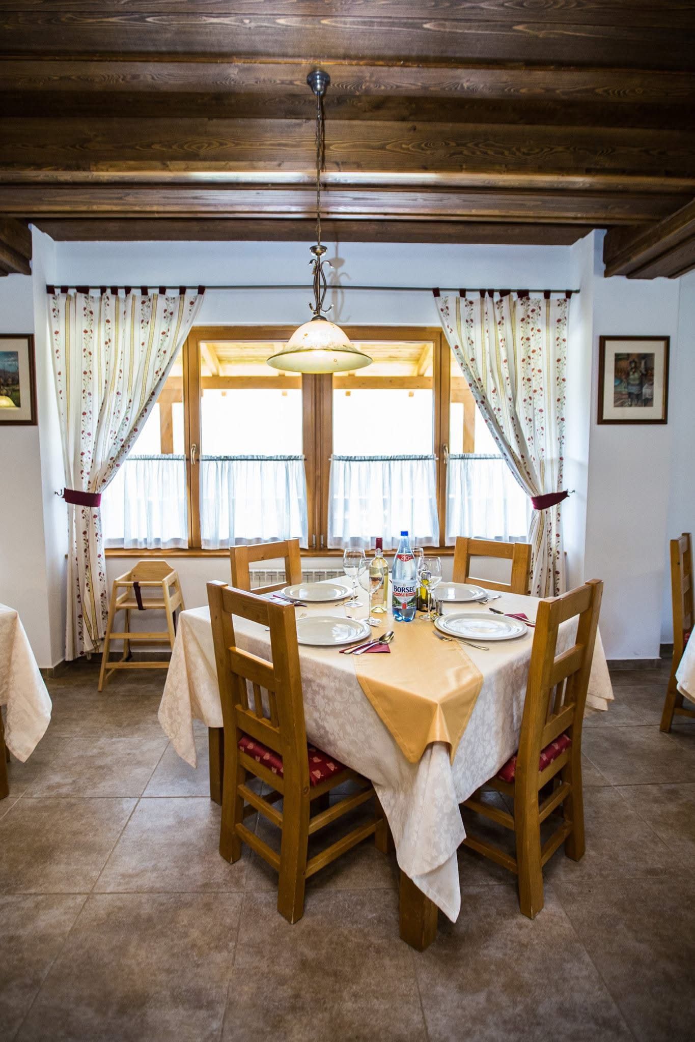 Restaurant interior Sureanu
