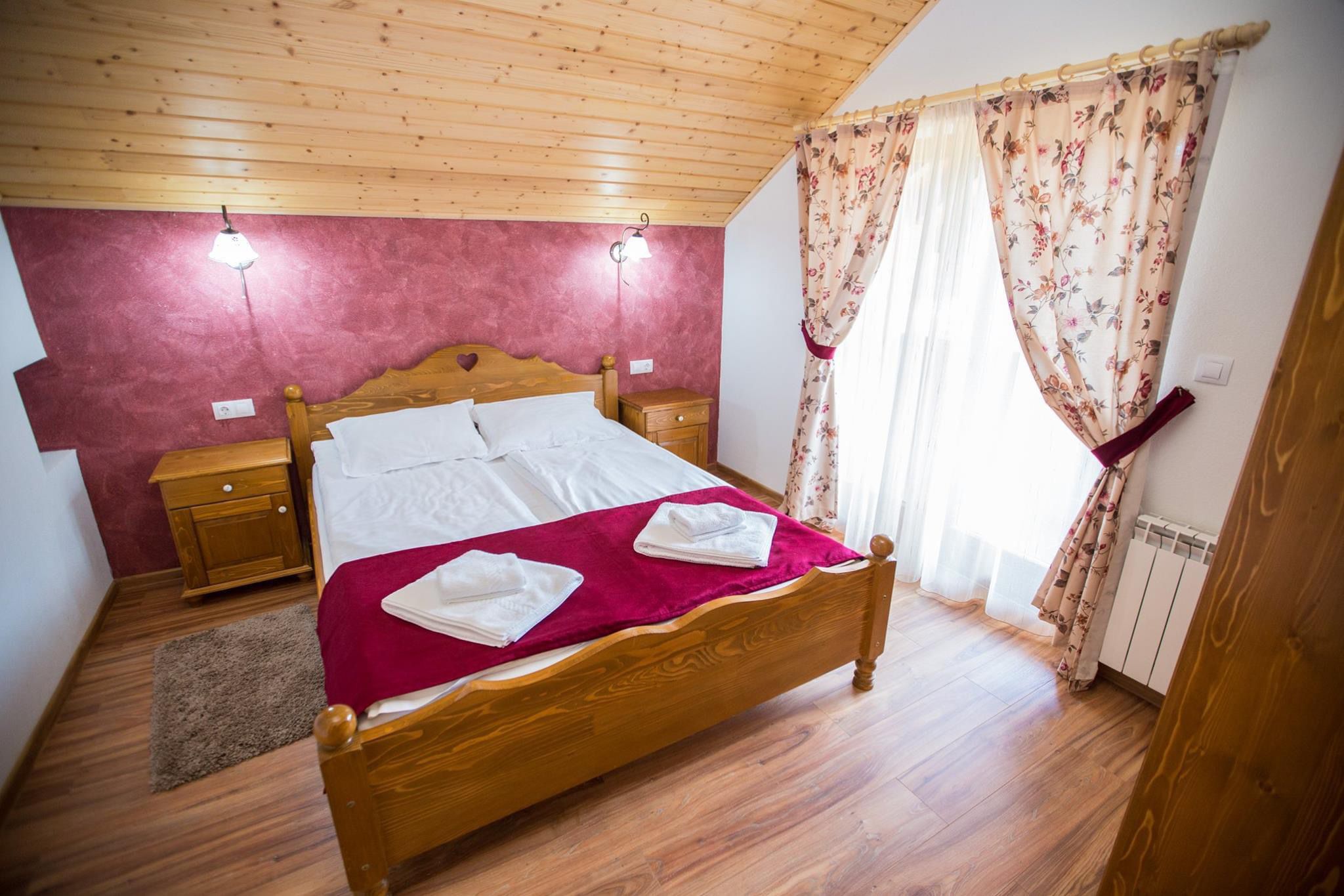 Pat Matrimonial Lemn Masiv