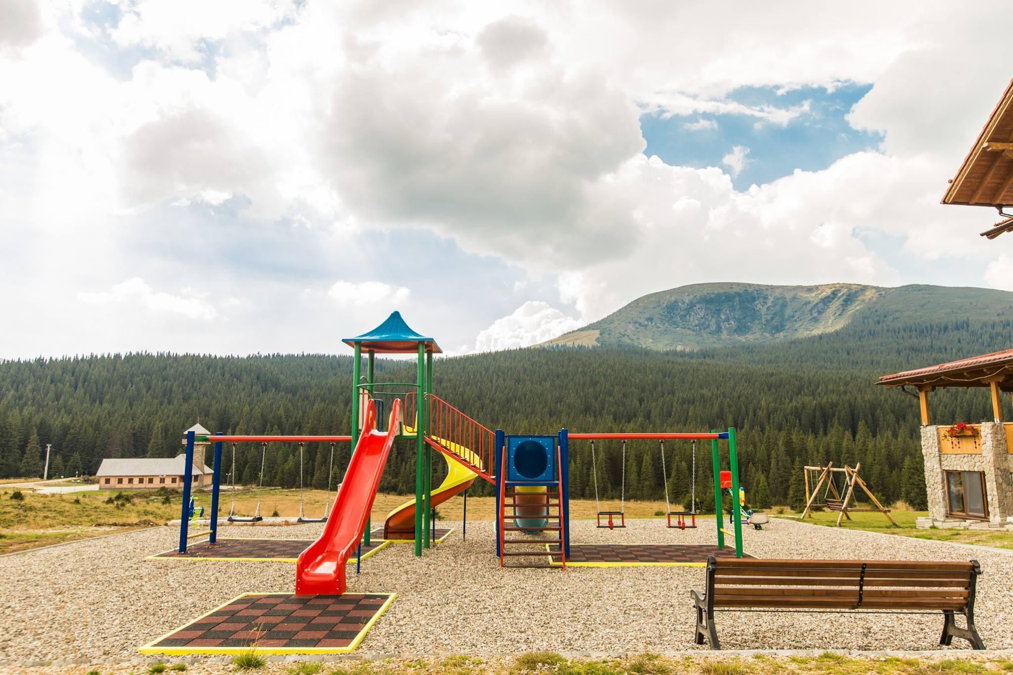 Tenis de Masa si Jocuri de Societate